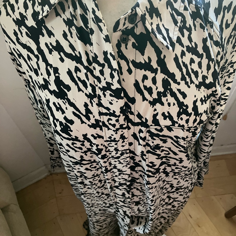 H&M Monochrome Patterned Top